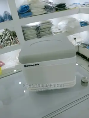 Surgicals Vaccine Carrier Box With 4 Ice Packs