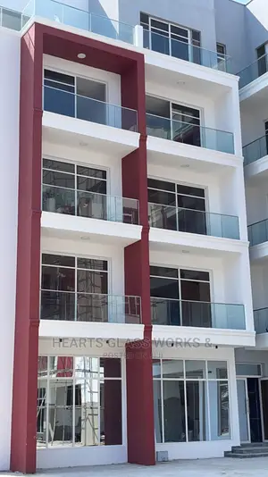 Plain Glass With Aluminum Rail Accessories.