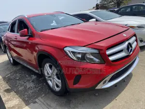 Mercedes-Benz GLA-Class 2016 Red