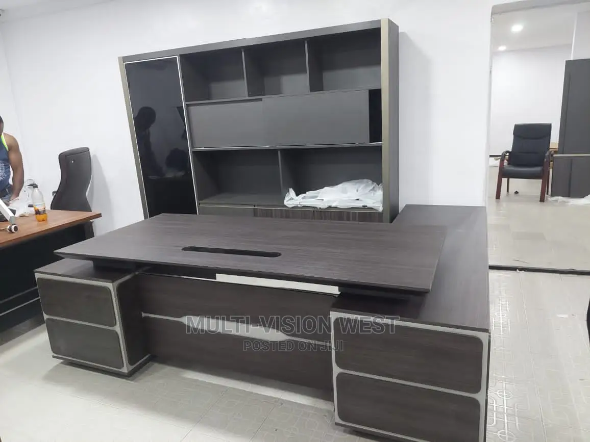 Boss Office Table With Extension