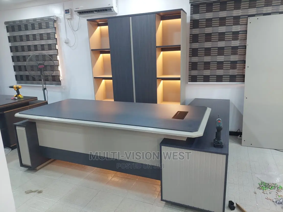 Boss Office Table With Extension