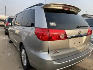 Toyota Sienna 2008 Gold