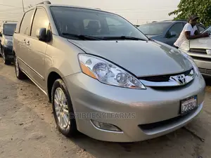 Toyota Sienna 2008 Gold