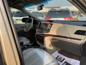Toyota Sienna XLE 7 Passenger Mobility 2011 Gold