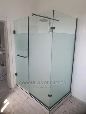 Tempered Frameless Glass Cubicle