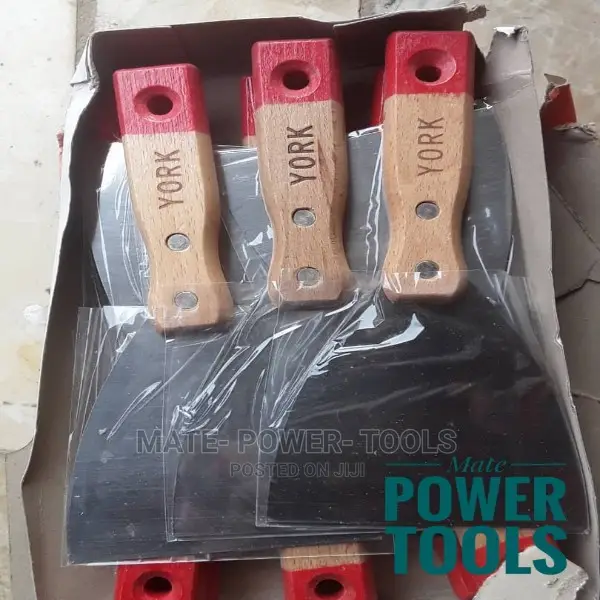 Heavy Duty Wood Handle Scraper 4"