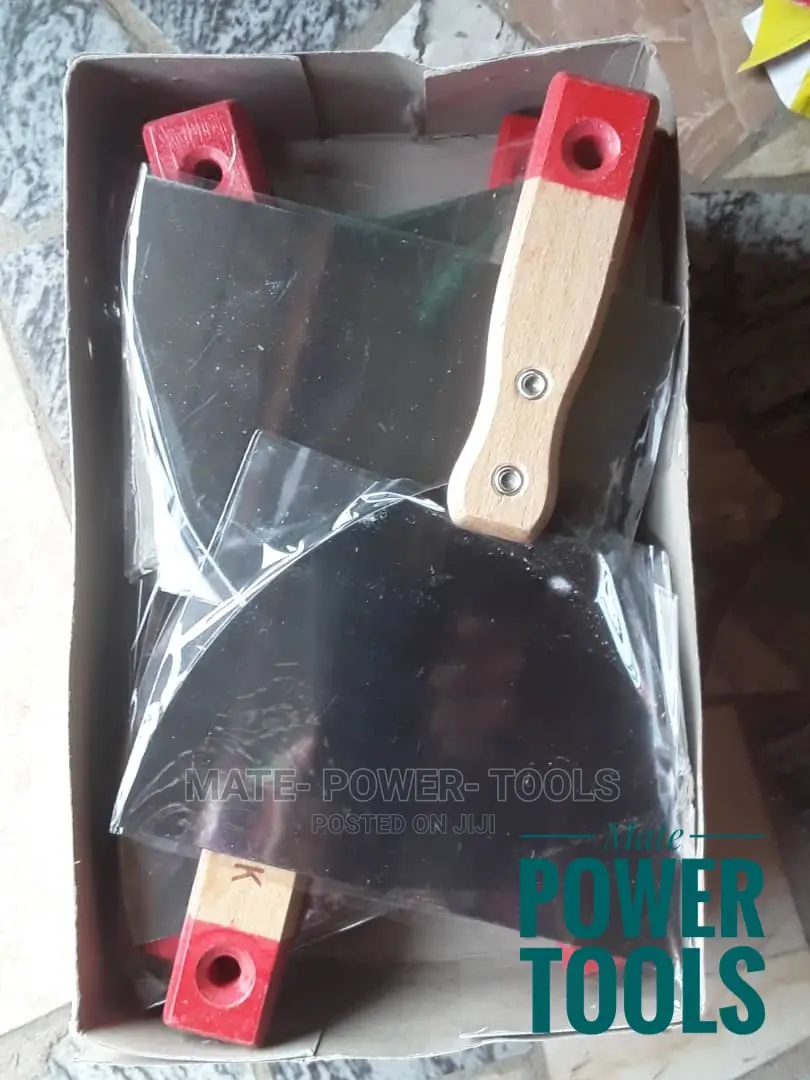 Heavy Duty Wood Handle Scraper 5"