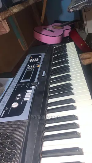 Yamaha YPT 210 Electronic Keyboard