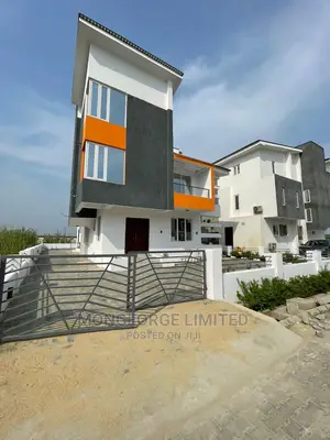 Furnished 5bdrm Duplex in Chevron for sale