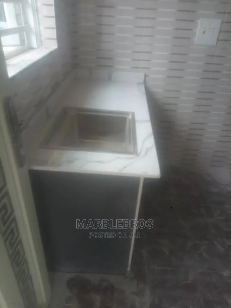 White Marble Stone Countertop Finishing MB