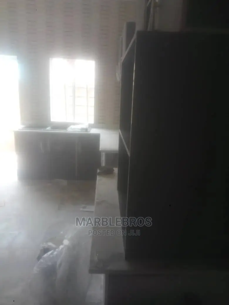 White Marble Stone Countertop Finishing MB