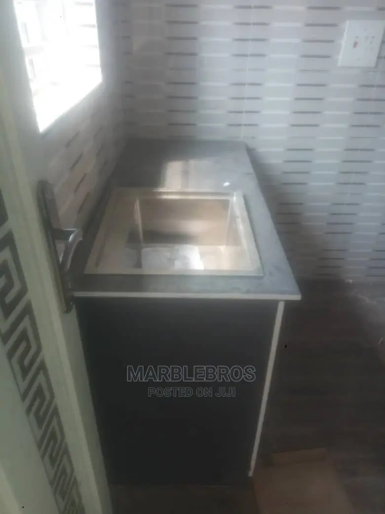 White Marble Stone Countertop Finishing MB