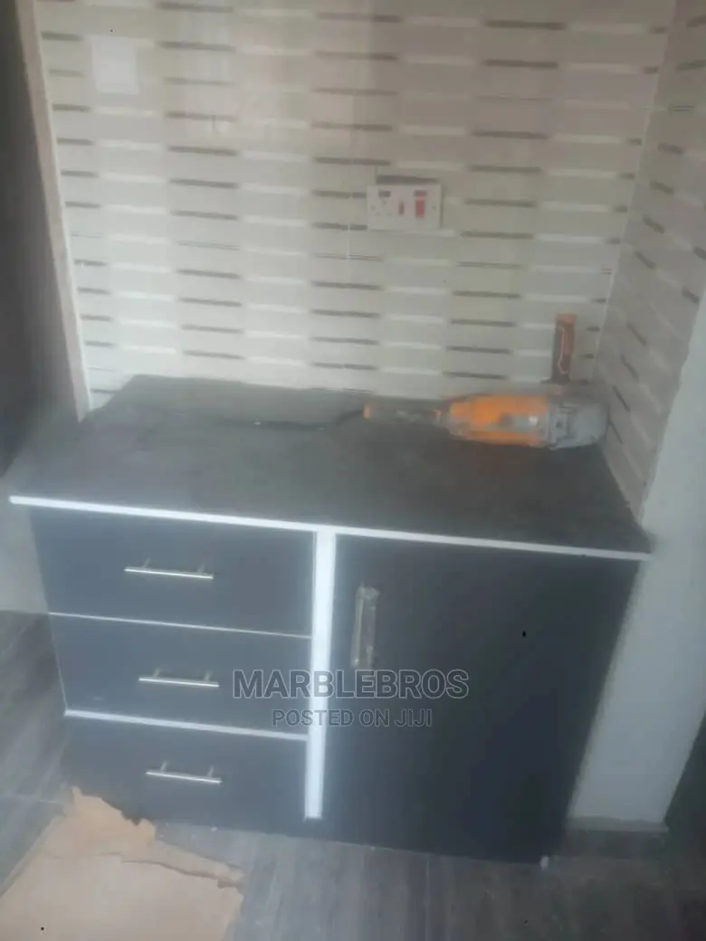 White Marble Stone Countertop Finishing MB