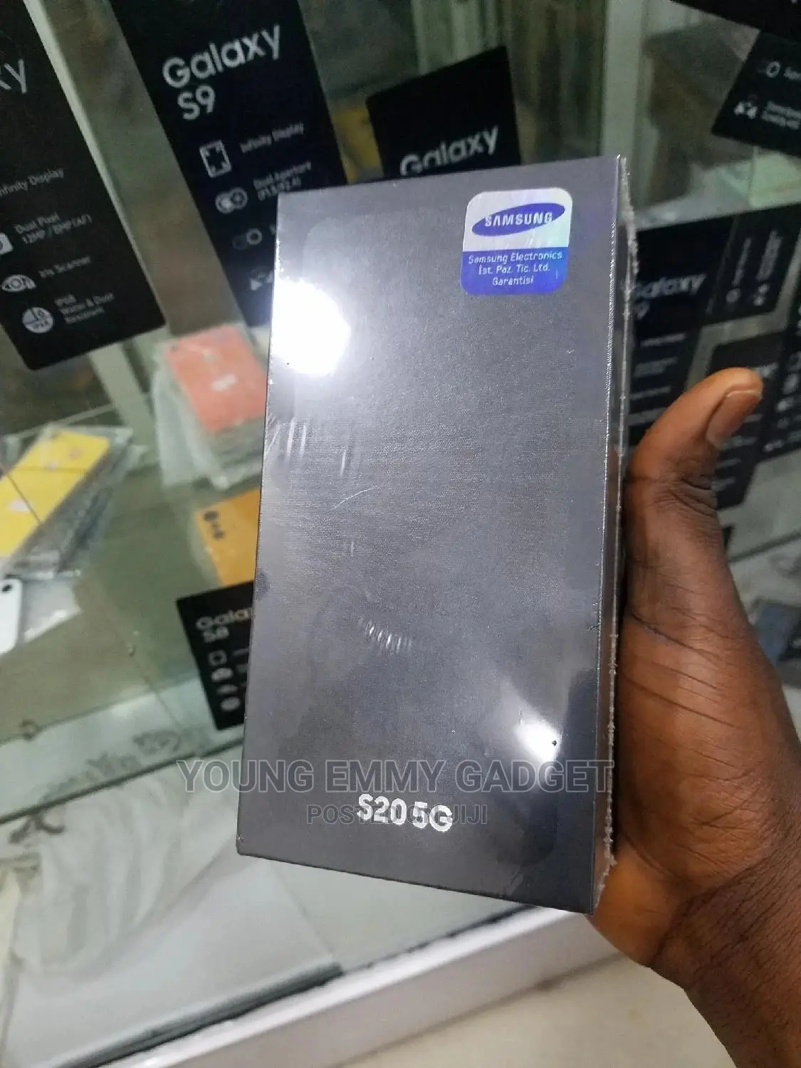 New Samsung Galaxy S20 128 GB Black