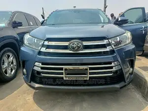Toyota Highlander 2018 Blue