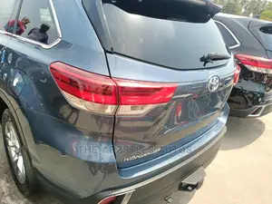 Toyota Highlander 2018 Blue