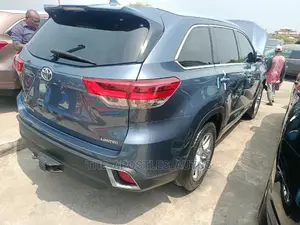 Toyota Highlander 2018 Blue