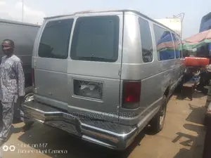 Ford E350 2000 White