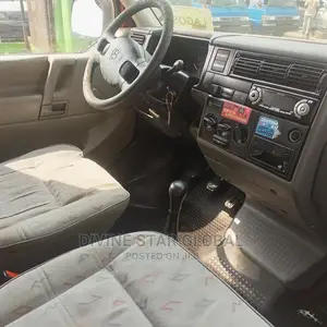 Volkswagen Transporter 2004 Red