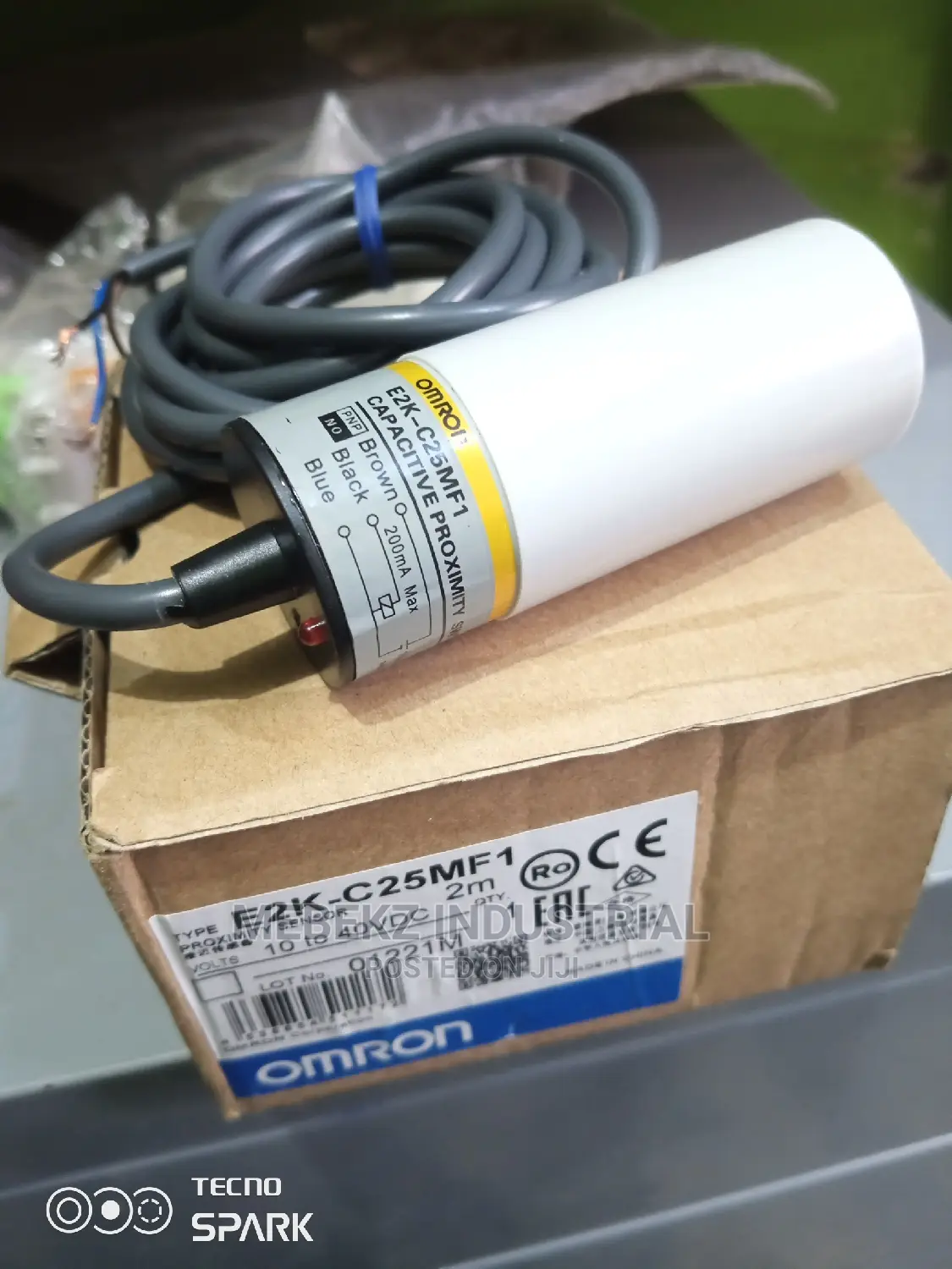 Omron Capacitive Proximity Sensor E2k-C25mf1