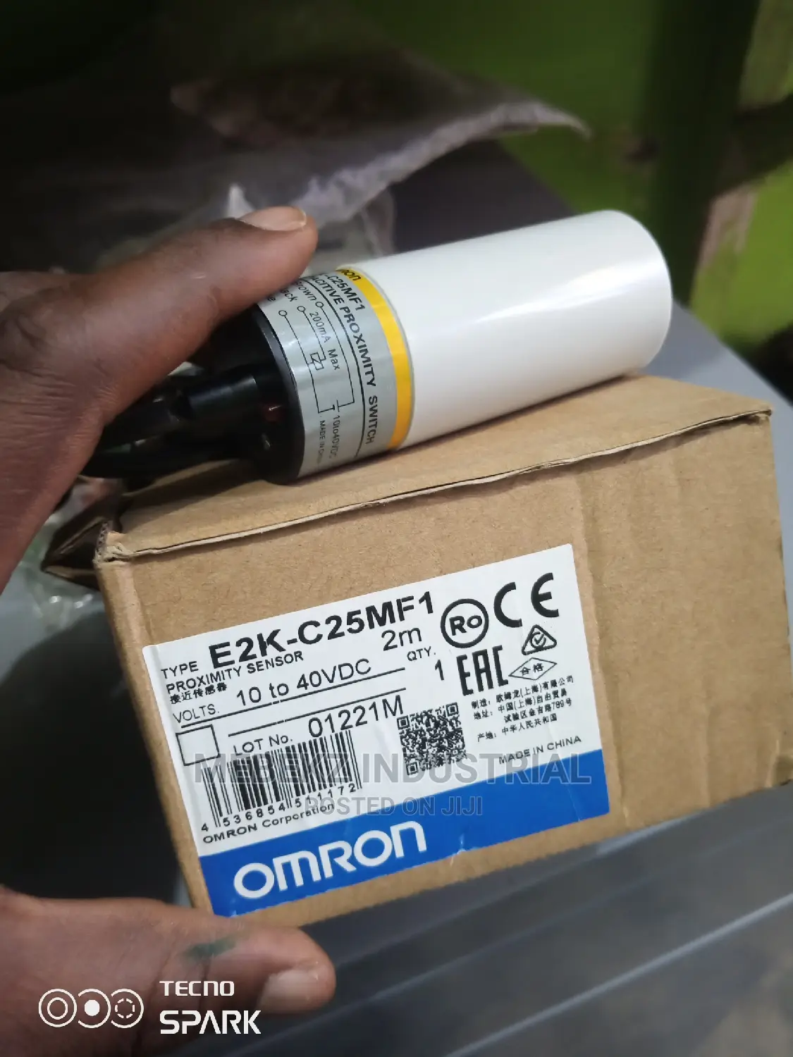 Omron Capacitive Proximity Sensor E2k-C25mf1