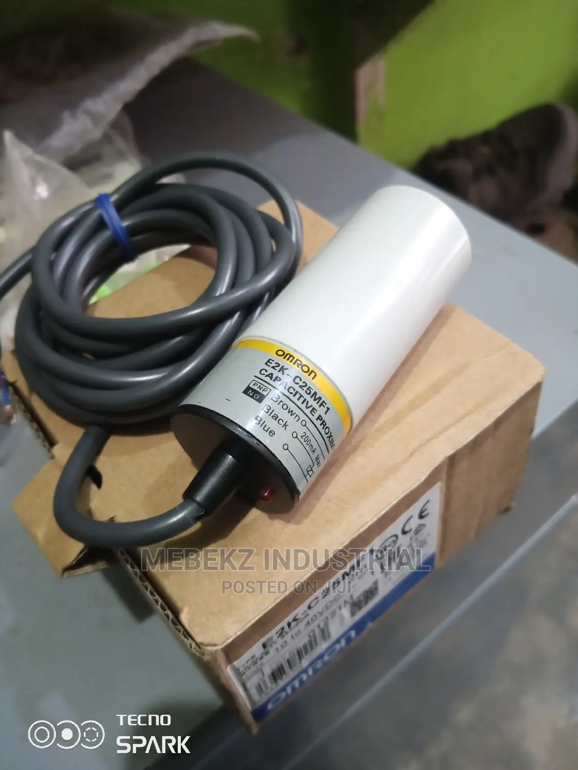 Omron Capacitive Proximity Sensor E2k-C25mf1