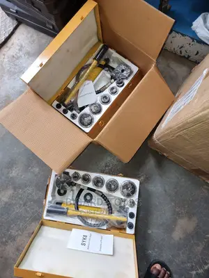 Hydraulic Hole Punch