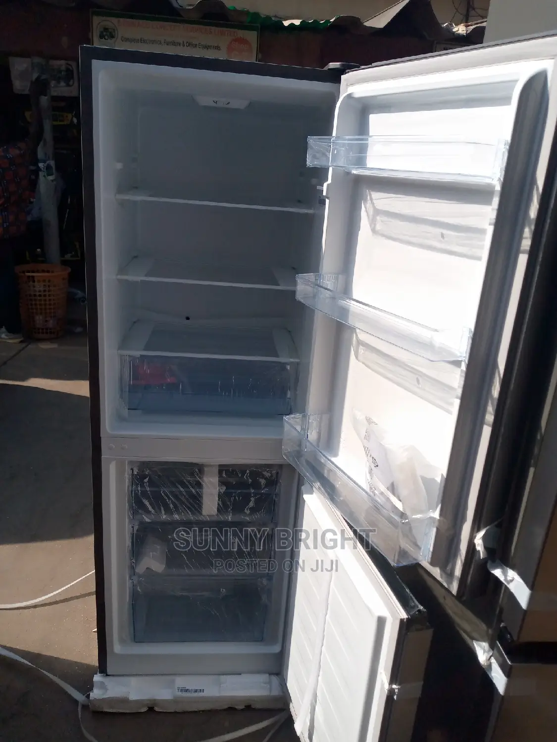 Hisense Fridge 225liters