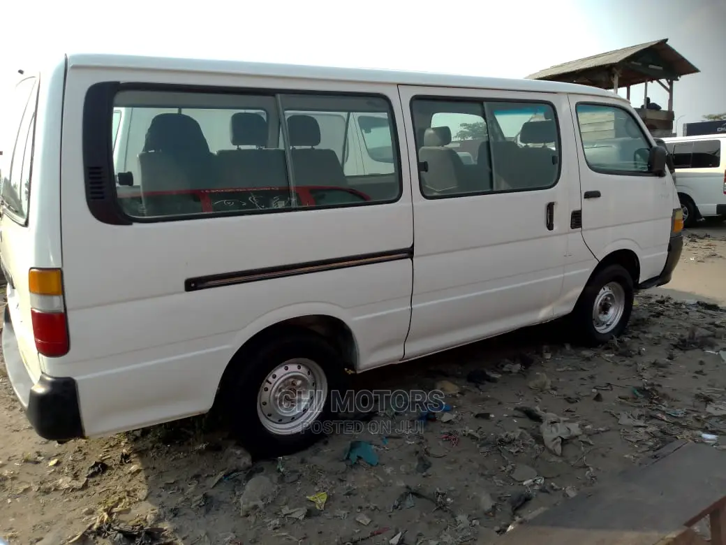 Toyota HiAce 2007 White