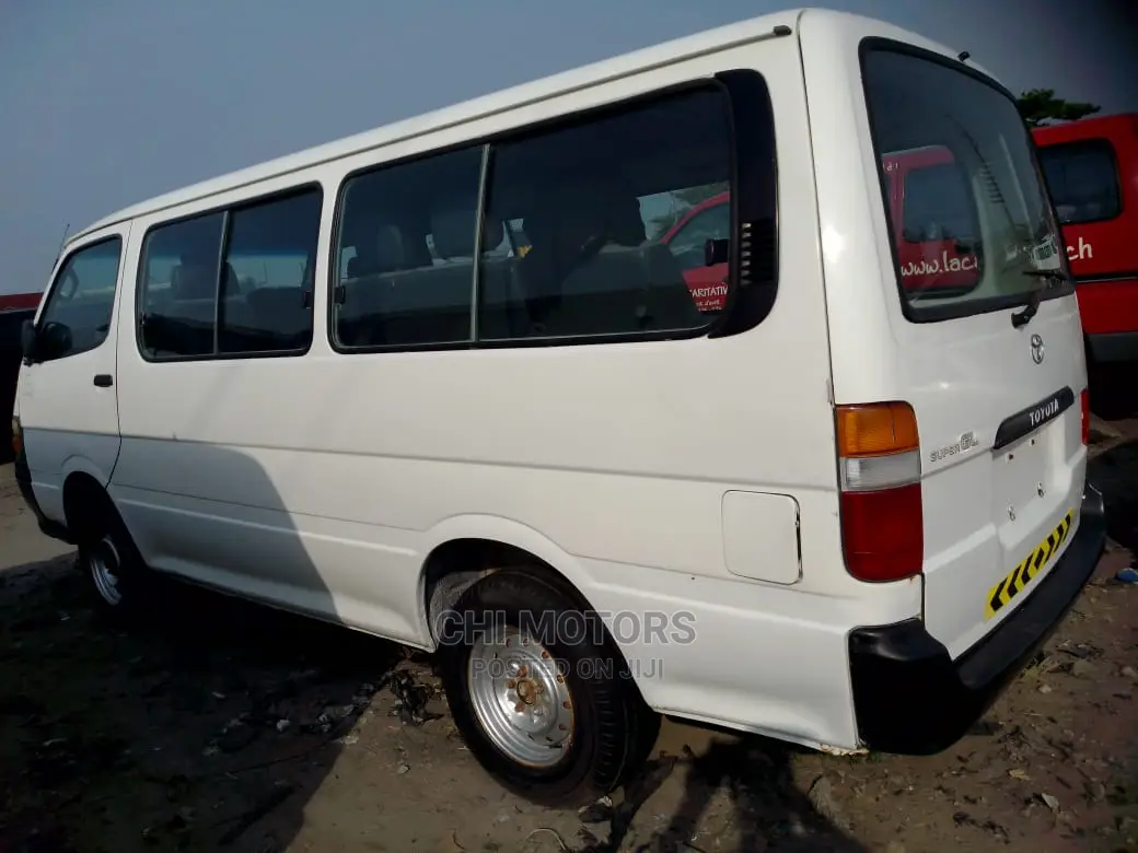 Toyota HiAce 2007 White