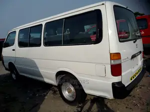 Toyota HiAce 2007 White