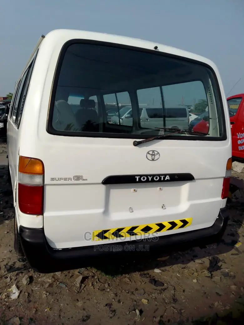 Toyota HiAce 2007 White
