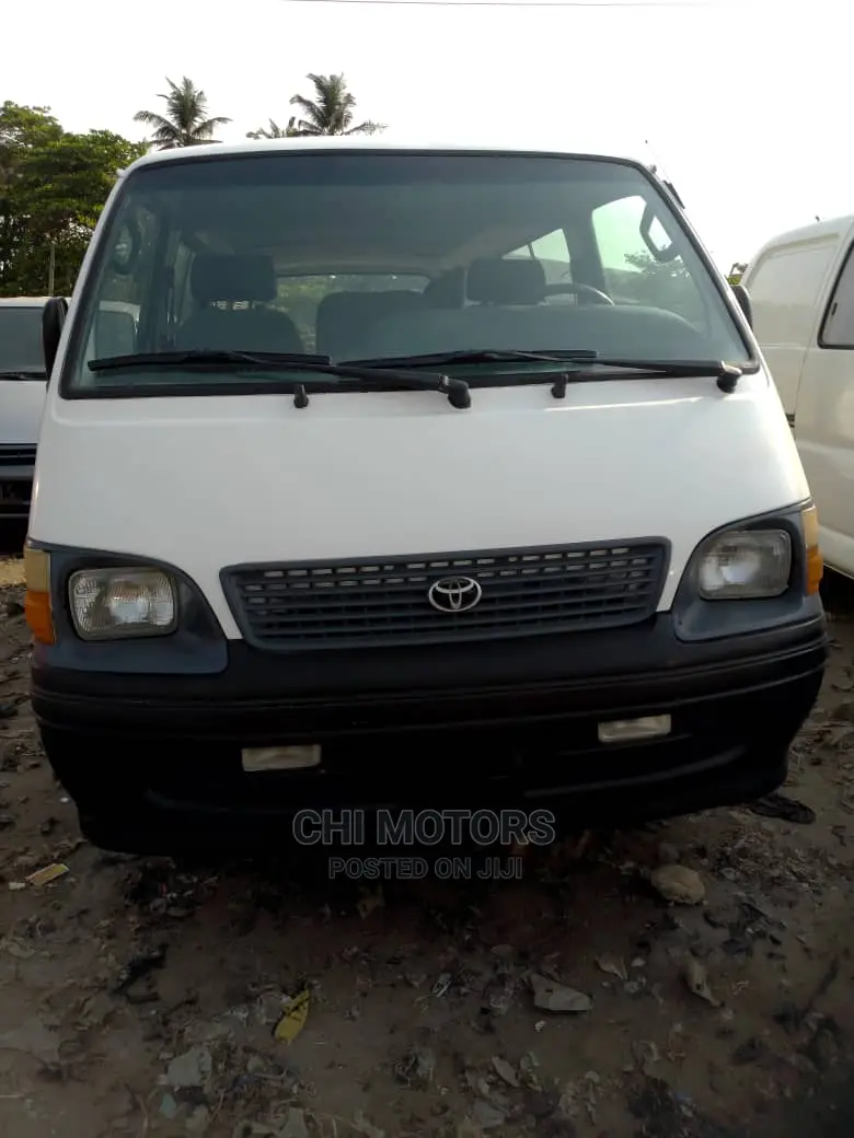 Toyota HiAce 2007 White