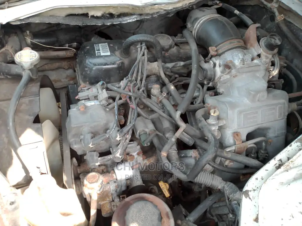 Toyota HiAce 2007 White