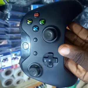 Xbox One White/Black