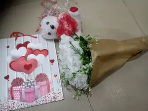 White Bouquet ( Bouquet, a Little Teddy With a Fancy Bag)