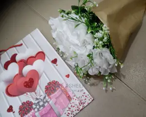 White Bouquet 006 (White Bouquet With a Fancy Bag)