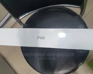 New Apple iPad 9.7 64 GB Gray