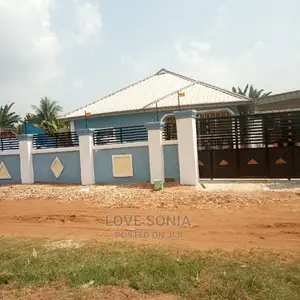 6bdrm Bungalow in Benin City for sale