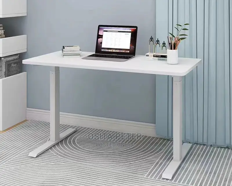 Motorized Adjustable Height Desk. 1.4meter