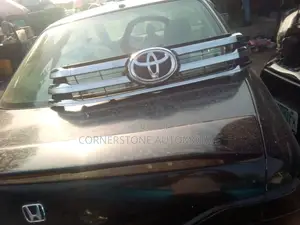 Front Grill Hilux 2015