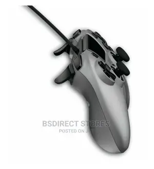 Gioteck VX4 Wired Titanium Controller on Playstation 4