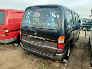 Toyota HiAce 2002 Blue