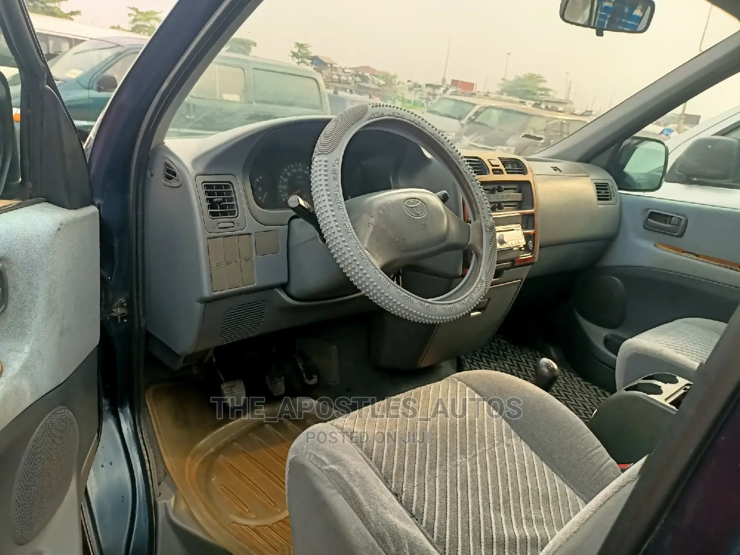 Toyota HiAce 2002 Blue