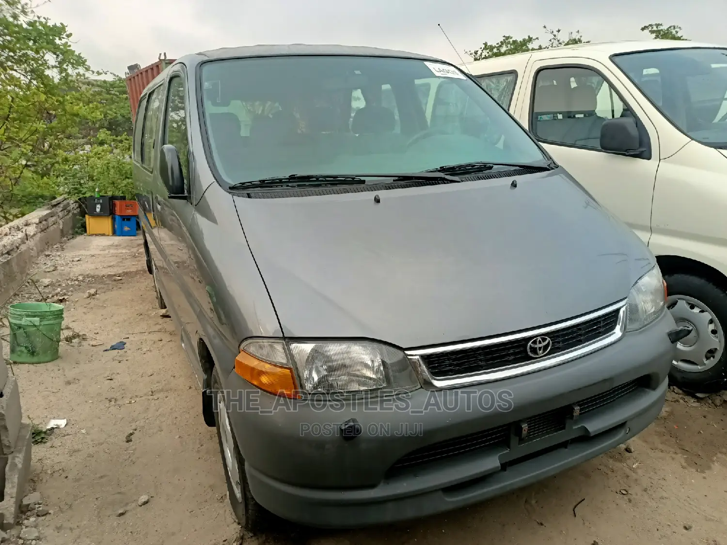 Toyota HiAce 2000 Grey
