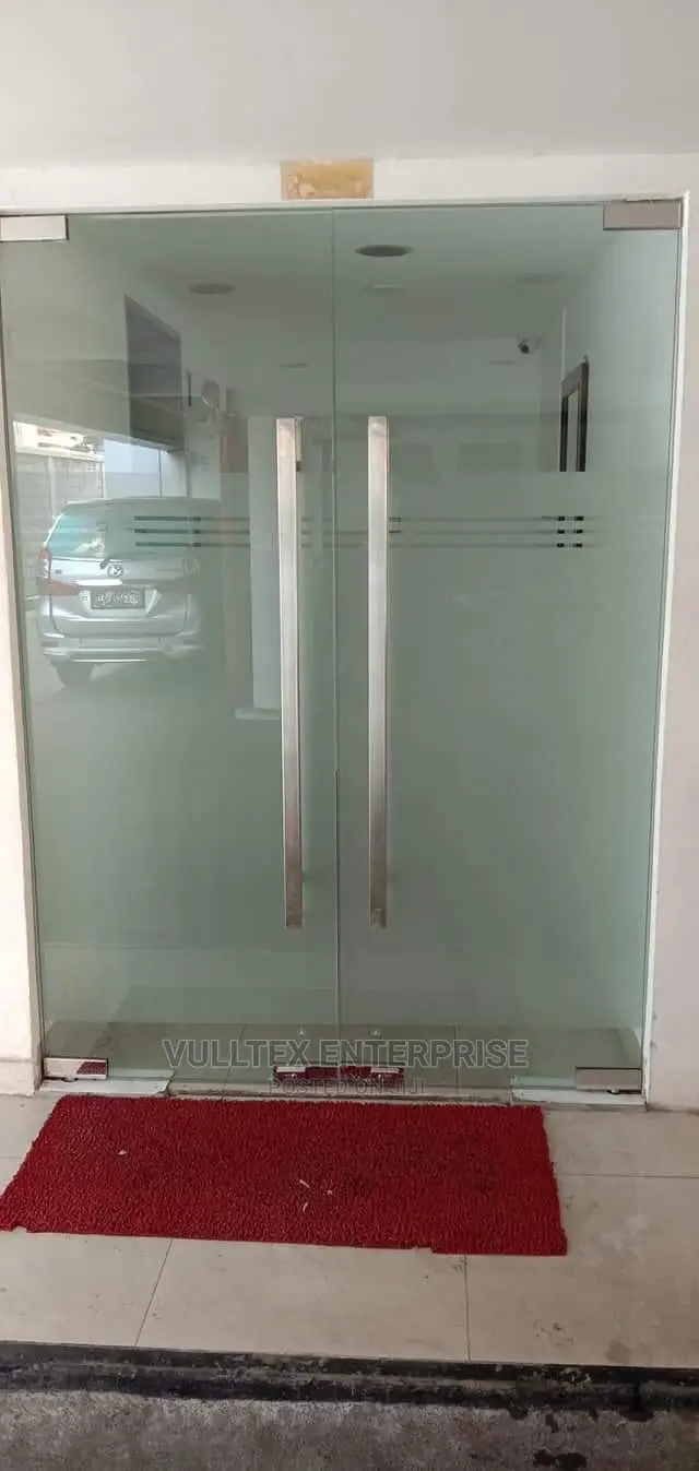 Swing Door 10mm Plain Glass