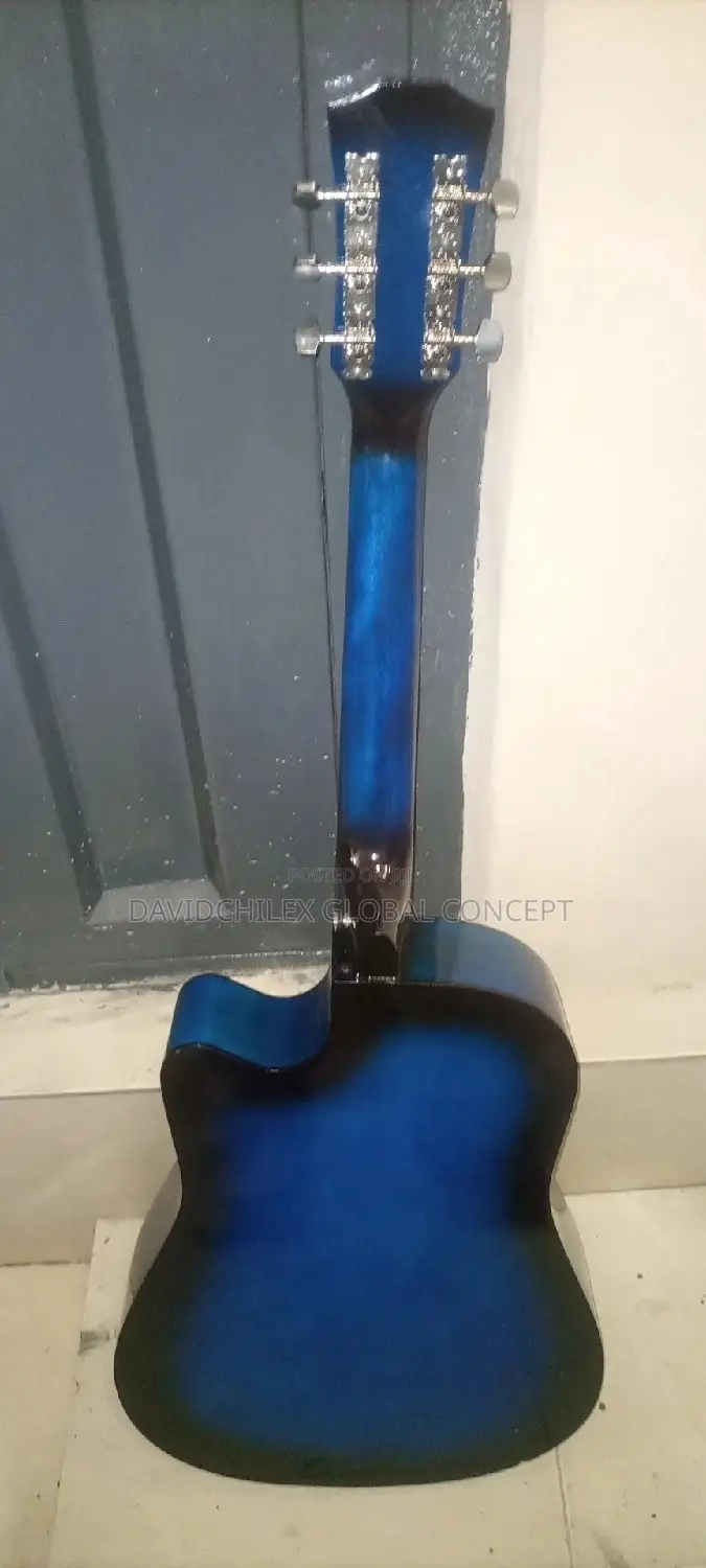 Medium Acoustic Guitar