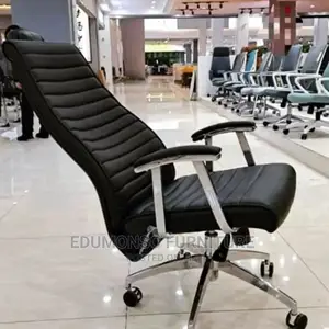 Quality Executive Leather Swivel Office Chair.