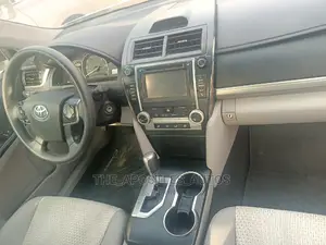 Toyota Camry LE 4dr Sedan (2.5L 4cyl 6A) 2014 White