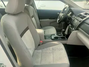 Toyota Camry LE 4dr Sedan (2.5L 4cyl 6A) 2014 White